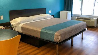 Motel 6 Daytona Beach, FL - Speedway