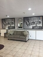 Super 8 by Wyndham College Station