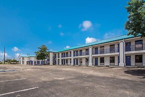 Motel 6 Pensacola, FL - NAS