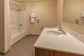 Super 8 by Wyndham Woodburn