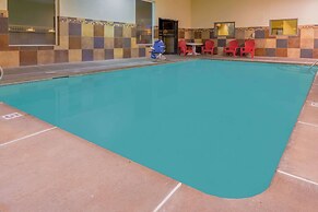 Super 8 by Wyndham Woodburn