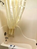 Econo Lodge Inn & Suites