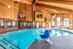 Econo Lodge Inn & Suites