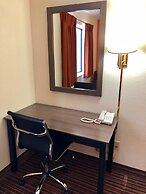 Econo Lodge Inn & Suites