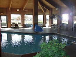 Econo Lodge Inn & Suites