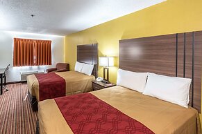 Econo Lodge Inn & Suites