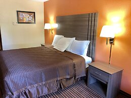Econo Lodge Inn & Suites