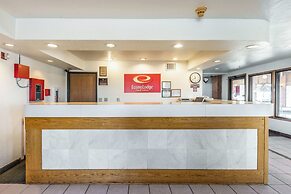 Econo Lodge Inn & Suites