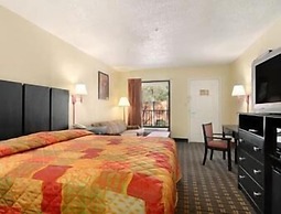 Super 8 by Wyndham Decatur/Lithonia/Atl Area