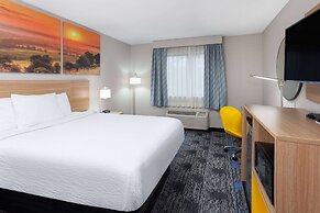 Days Inn by Wyndham Wooster