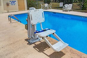 Super 8 by Wyndham Walterboro