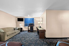 Super 8 by Wyndham Council Bluffs IA Omaha NE Area