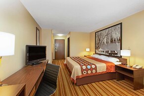 Super 8 by Wyndham Salina I-70