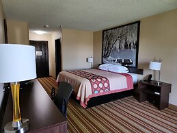 Super 8 by Wyndham Salina I-70