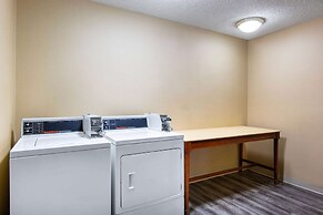 Super 8 by Wyndham Salina I-70