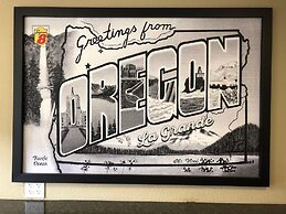 Super 8 by Wyndham LaGrande