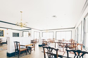 Loyalist Country Inn & Conference Centre