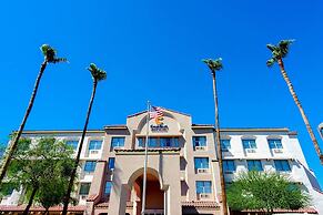 Comfort Inn & Suites Tempe Phoenix Sky Harbor Airport