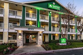 HomeTowne Studios by Red Roof Fresno - West