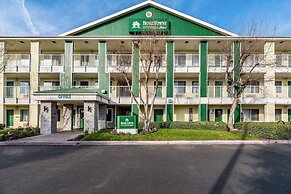 HomeTowne Studios by Red Roof Fresno - West