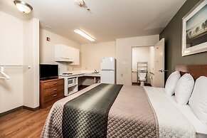 HomeTowne Studios by Red Roof Fresno - West