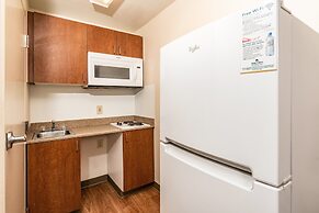 HomeTowne Studios by Red Roof Fresno - West