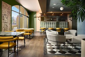 Burton House, Beverly Hills, A Tribute Portfolio Hotel