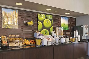 La Quinta Inn & Suites by Wyndham Ontario Airport