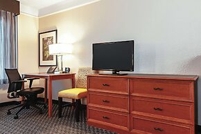 La Quinta Inn & Suites by Wyndham Ontario Airport
