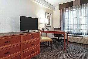 La Quinta Inn & Suites by Wyndham Ontario Airport