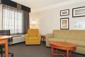 La Quinta Inn & Suites by Wyndham Ontario Airport