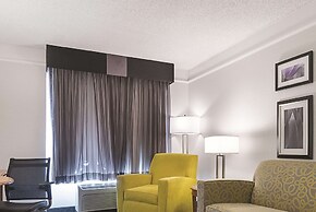 La Quinta Inn & Suites by Wyndham Ontario Airport