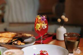 Sandbourne Santa Monica, Autograph Collection