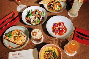 Sandbourne Santa Monica, Autograph Collection