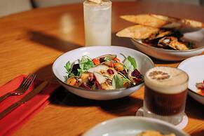 Sandbourne Santa Monica, Autograph Collection