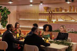 Sandbourne Santa Monica, Autograph Collection