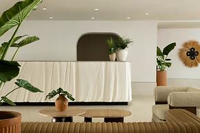 Sandbourne Santa Monica, Autograph Collection