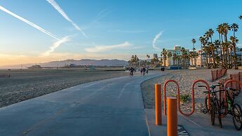Sandbourne Santa Monica, Autograph Collection
