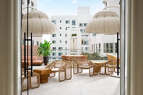 Sandbourne Santa Monica, Autograph Collection
