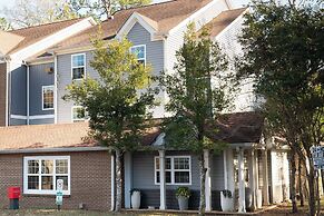 Alluxsuites at 1876, Ascend Hotel Collection