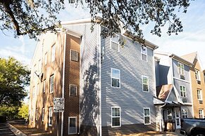 Alluxsuites at 1876, Ascend Hotel Collection