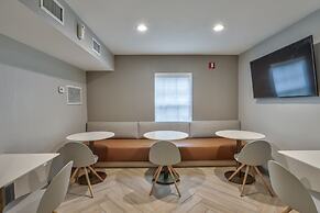 Alluxsuites at 1876, Ascend Hotel Collection