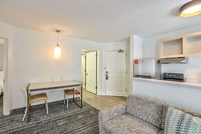 Alluxsuites at 1876, Ascend Hotel Collection