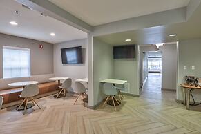 Alluxsuites at 1876, Ascend Hotel Collection