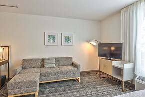 Alluxsuites at 1876, Ascend Hotel Collection