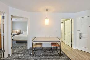 Alluxsuites at 1876, Ascend Hotel Collection