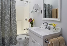 Brewster House Bed & Breakfast