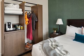 Landmark Inn