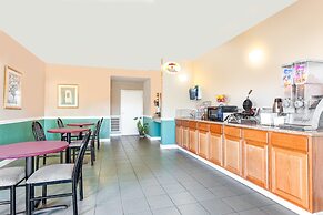 Super 8 by Wyndham Madison/Ridgeland Area