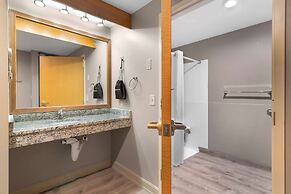 Best Western Plus Executive Court Inn & Conference Center